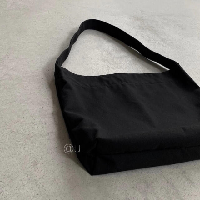 キャンバス ショルダーバッグ 黒 トートバッグ 韓国 通販 大人 斜め掛け 人気 レディースのバッグ(ショルダーバッグ)の商品写真