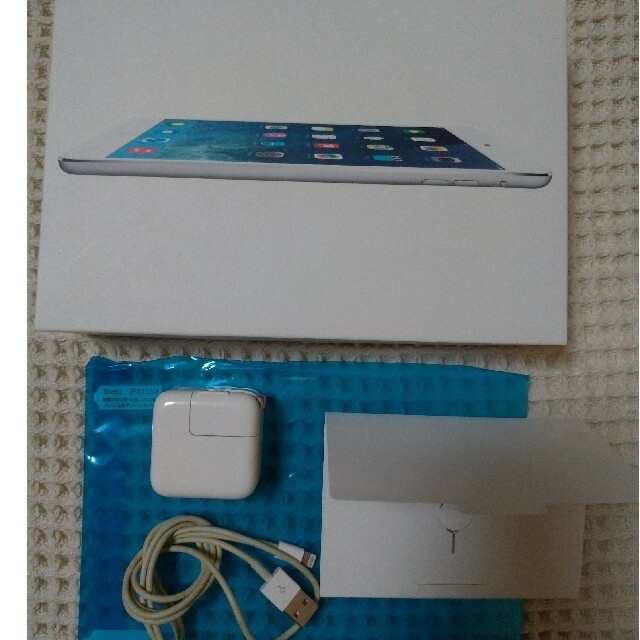 アップル iPad mini 2 16GB シルバー au　ジャンク品 スマホ/家電/カメラのPC/タブレット(タブレット)の商品写真