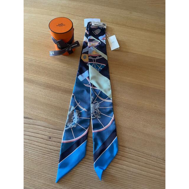 未使用新品《HERMÈS》ツイリー 2022aw スプリング スプリング 青 未使用新品《HERMÈS》ツイリー 2022aw スプリング スプリング 青
