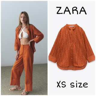 ザラ(ZARA)のZARA　カットワーク刺繍入りシャツ　XSサイズ　オレンジ色(シャツ/ブラウス(長袖/七分))