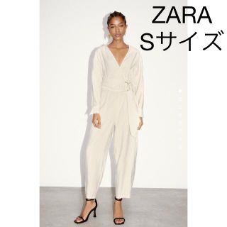 ザラ(ZARA)のZARA ゴールドバックルサープリスジャンプスーツ　オールインワン　オフホワイト(オールインワン)