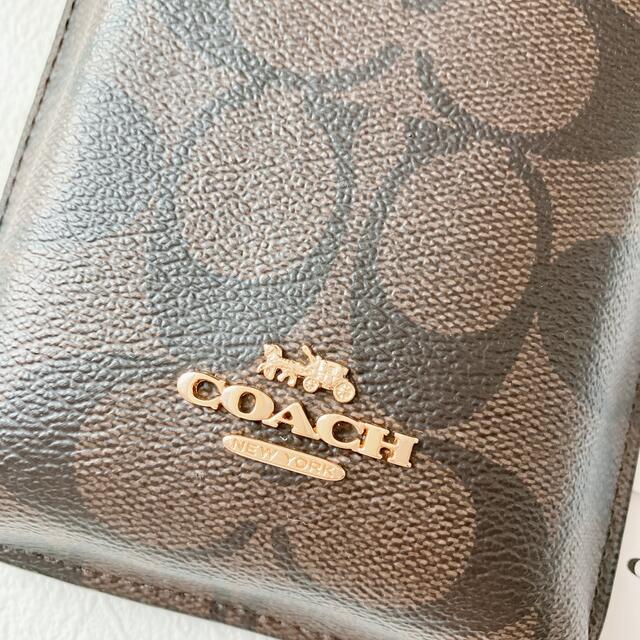 COACH(コーチ)の新品☆人気　COACH コーチ　スマホショルダー　スマホポーチ　ショルダーバッグ スマホ/家電/カメラのスマホアクセサリー(その他)の商品写真