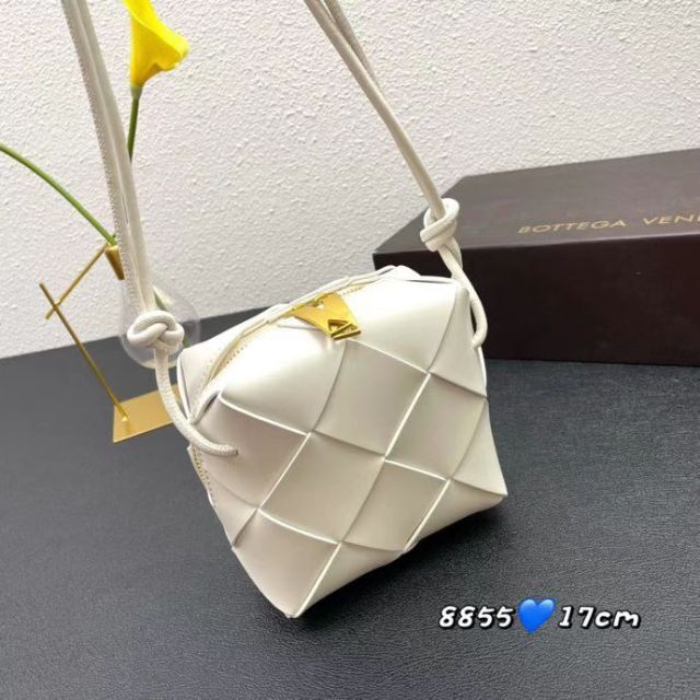 Bottega Veneta(ボッテガヴェネタ)の美品  bottega veneta  人気バッグ レディースのバッグ(ショルダーバッグ)の商品写真