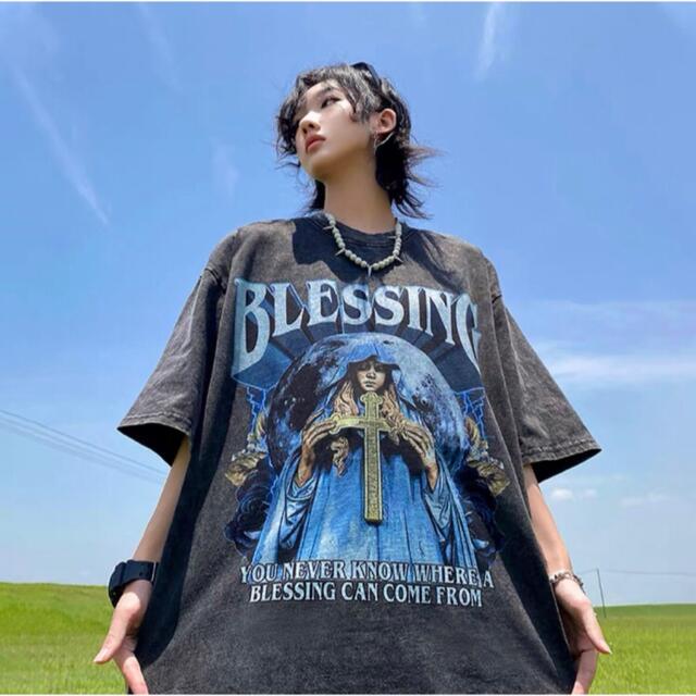 大人気⭐️ヴィンテージ素材　レトロ　バンドTシャツ　ビッグシルエット　Tシャツ レディースのトップス(Tシャツ(半袖/袖なし))の商品写真