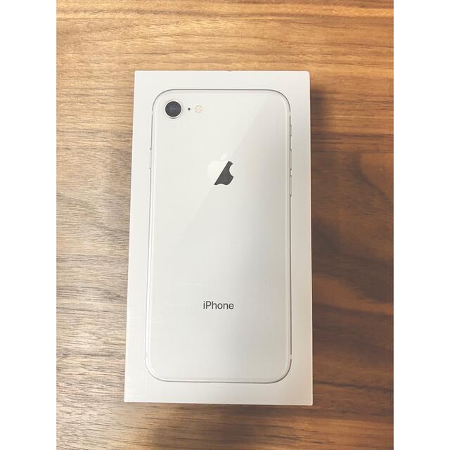 iPhone 8 シルバー 64 GB docomo