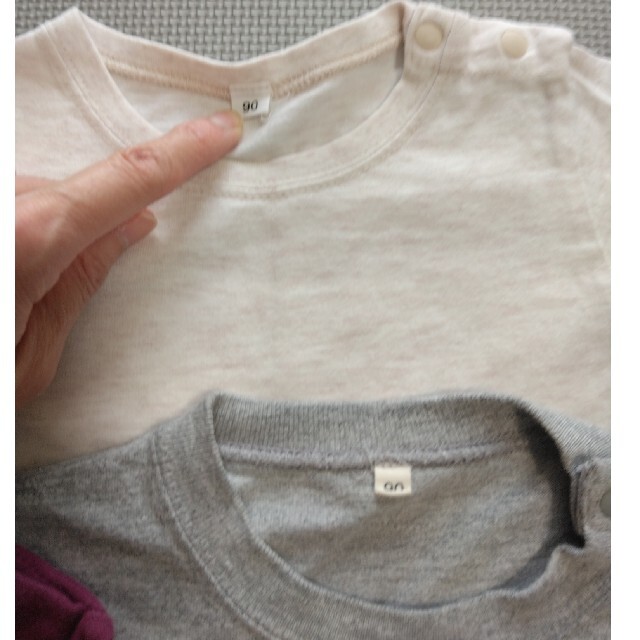 UNIQLO(ユニクロ)の長袖　Tシャツ　3枚セット　ロンt 90　男の子　女の子 キッズ/ベビー/マタニティのキッズ服女の子用(90cm~)(Tシャツ/カットソー)の商品写真