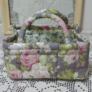 25.専用♥薔薇・イマン好き!　優しい薔薇のキルティングミニバスケット　新品(バスケット/かご)