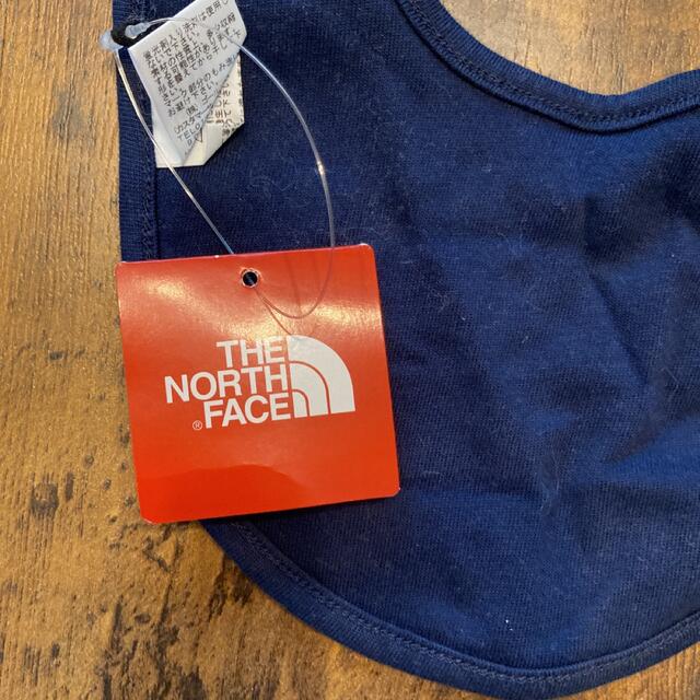 THE NORTH FACE(ザノースフェイス)のノースフェイス　スタイ  キッズ/ベビー/マタニティのこども用ファッション小物(ベビースタイ/よだれかけ)の商品写真