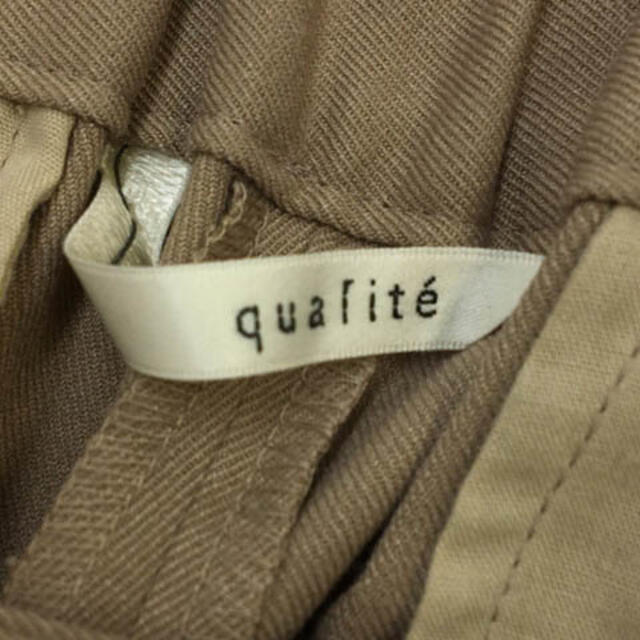 qualite(カリテ)のカリテ パンツ ストレート ロング 無地 ウエストゴム 40 茶 ベージュ レディースのパンツ(その他)の商品写真