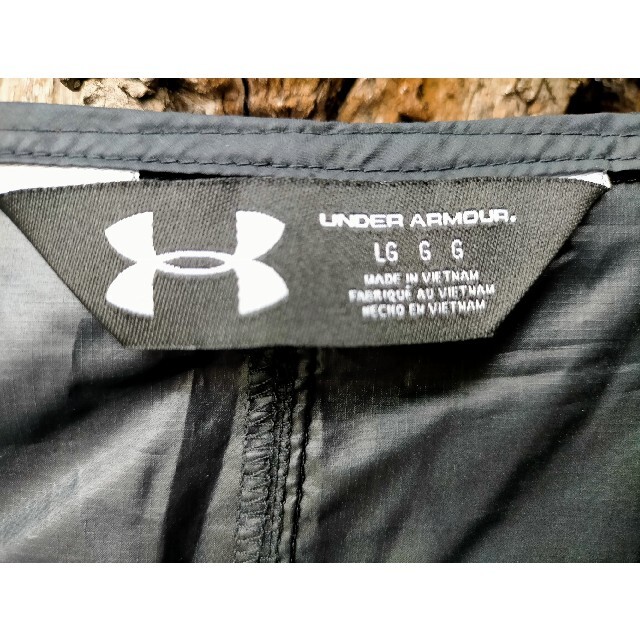 UNDER ARMOUR(アンダーアーマー)の新品　UNDER ARMOUR　ナイロンジャケットＬ メンズのジャケット/アウター(ナイロンジャケット)の商品写真