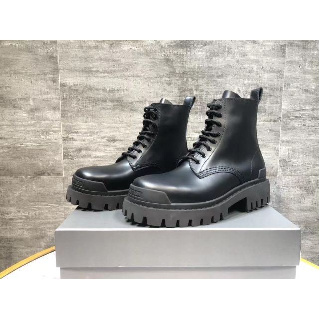 ブランド Balenciaga レースアップブーツの通販 by ゆー's shop ブランド Balenciaga レースアップブーツの通販 by ゆー's shop