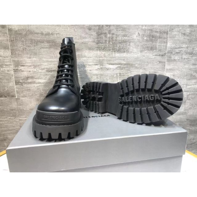ブランド Balenciaga レースアップブーツの通販 by ゆー's shop ブランド Balenciaga レースアップブーツの通販 by ゆー's shop
