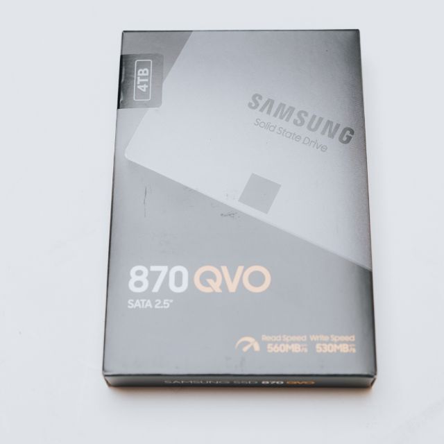 サムスン  2.5インチSSD 870QVO 4TB 未使用新品