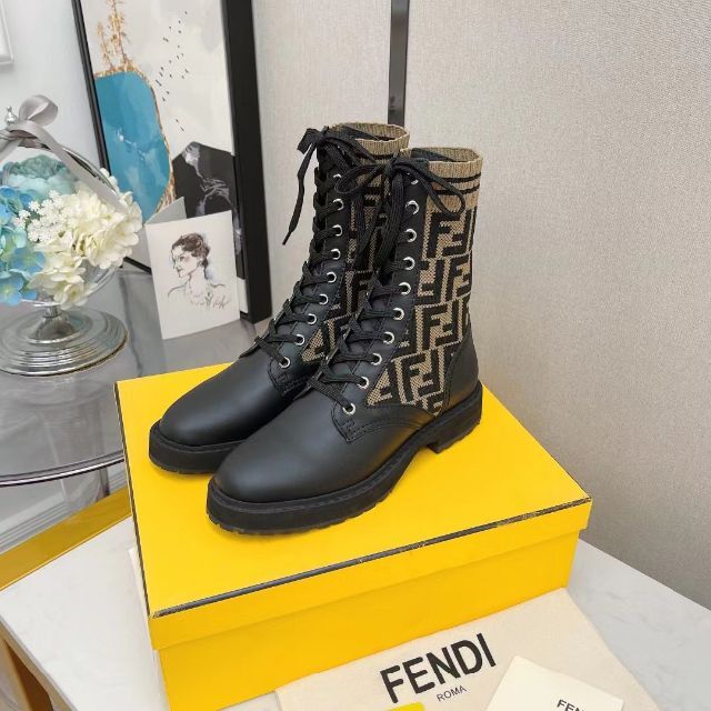 注目ブランドのギフト FENDI アンクルブーツ FFロゴ フェンディ 【新品