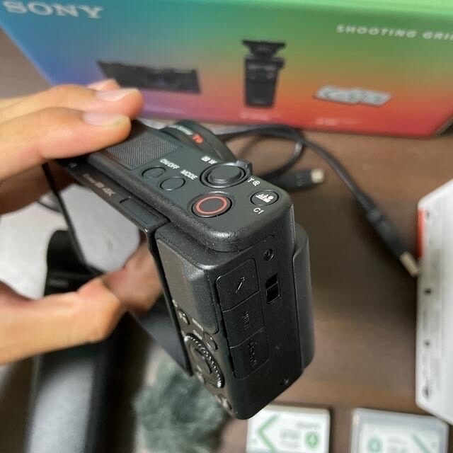 SONY(ソニー)のSONY デジタルカメラ VLOGCAM ZV ZV-1G グリップセット スマホ/家電/カメラのカメラ(コンパクトデジタルカメラ)の商品写真