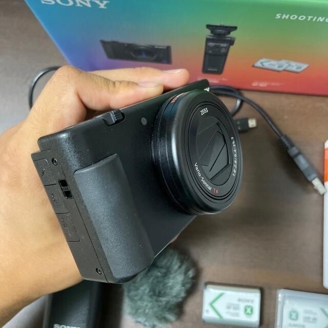 SONY(ソニー)のSONY デジタルカメラ VLOGCAM ZV ZV-1G グリップセット スマホ/家電/カメラのカメラ(コンパクトデジタルカメラ)の商品写真