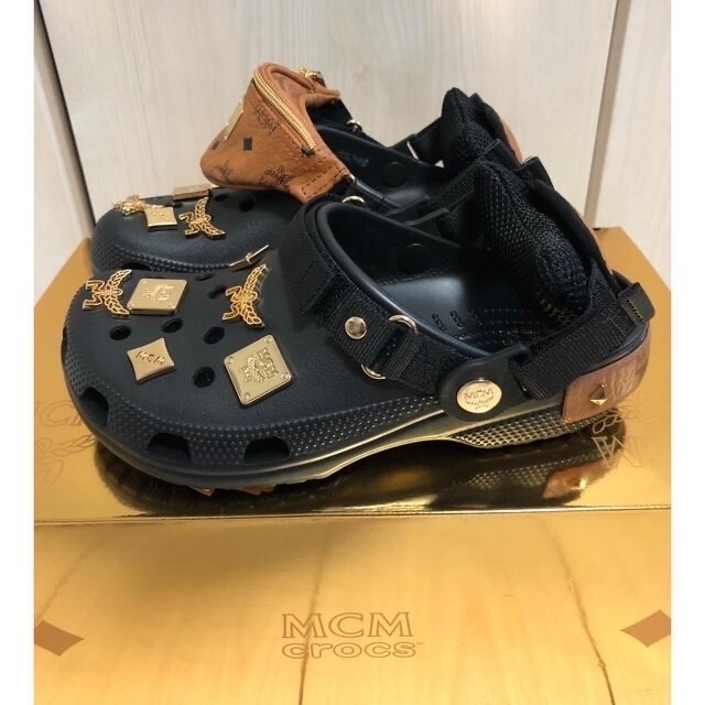 MCM(エムシーエム)のMCM Crocs 2枚セット レディースの靴/シューズ(サンダル)の商品写真