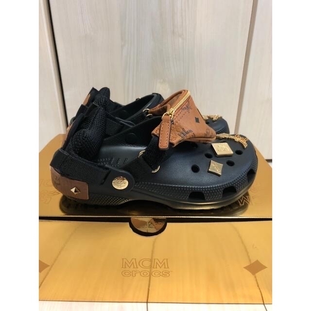 MCM(エムシーエム)のMCM Crocs 2枚セット レディースの靴/シューズ(サンダル)の商品写真