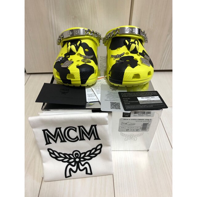 MCM(エムシーエム)のMCM Crocs 2枚セット レディースの靴/シューズ(サンダル)の商品写真