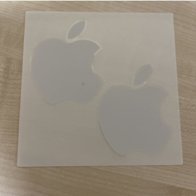 Apple(アップル)のApple ステッカー シール ホワイト りんご柄 大型 2枚セット エンタメ/ホビーのコレクション(ノベルティグッズ)の商品写真