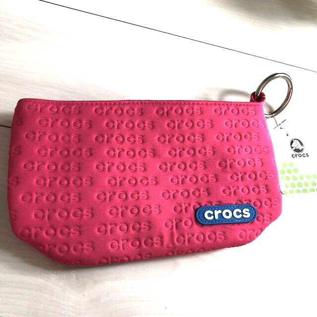 crocs(クロックス)のクロックスポーチ新品！タグ付き！　ピンク レディースのファッション小物(ポーチ)の商品写真