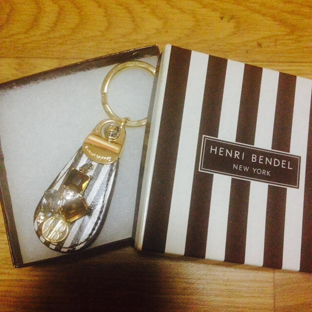 Henri Bendel(ヘンリベンデル)のHENRI BENDEL キーホルダー レディースのファッション小物(キーホルダー)の商品写真