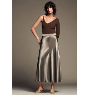 ザラ(ZARA)の美品！ZARAのサテン風ミディ丈スカート Sサイズ(ロングスカート)