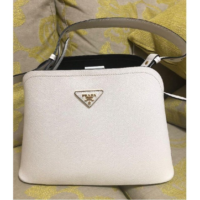 日本最大のブランド PRADA - PRADA プラダ 白のショルダーバッグ
