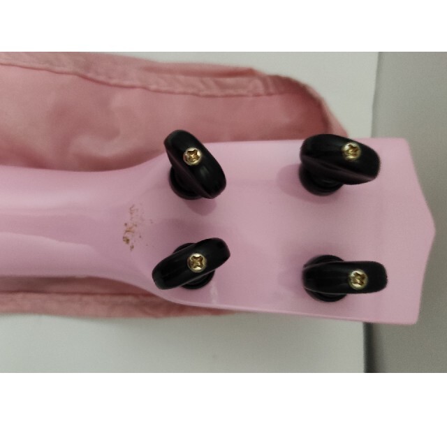 マハロ　ウクレレ　ピンク　ケース付き 楽器のウクレレ(その他)の商品写真