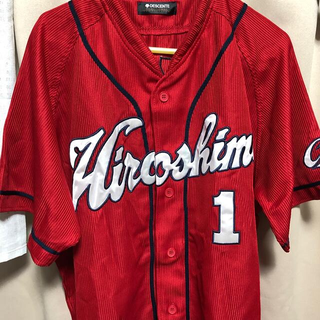 DESCENTE(デサント)の【美品】CARP　鈴木誠也1 　ハイクオリティユニフォーム スポーツ/アウトドアの野球(ウェア)の商品写真