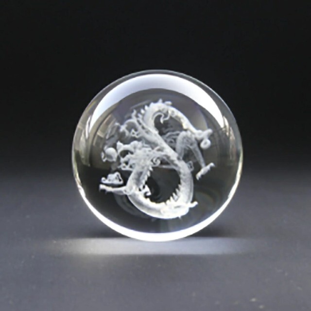 クリスタル球　５cm　ドラゴン　置物 インテリア/住まい/日用品のインテリア小物(置物)の商品写真