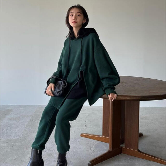 CLANE(クラネ)のCLANE BULKY SLIT SET UP green サイズ1 レディースのトップス(トレーナー/スウェット)の商品写真