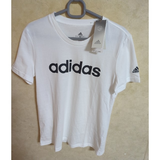 adidas(アディダス)のレディース　トップス　Tシャツ　アディダス　ロゴ　白 レディースのトップス(Tシャツ(半袖/袖なし))の商品写真