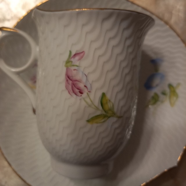 MEISSEN(マイセン)の最終お値下げ　マイセンの「波の戯れ」コーヒーカップにロイヤルコペンの花イニシャル インテリア/住まい/日用品のキッチン/食器(食器)の商品写真