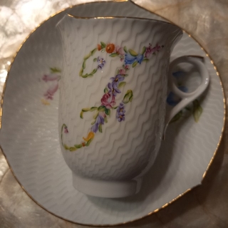 マイセン(MEISSEN)の最終お値下げ　マイセンの「波の戯れ」コーヒーカップにロイヤルコペンの花イニシャル(食器)