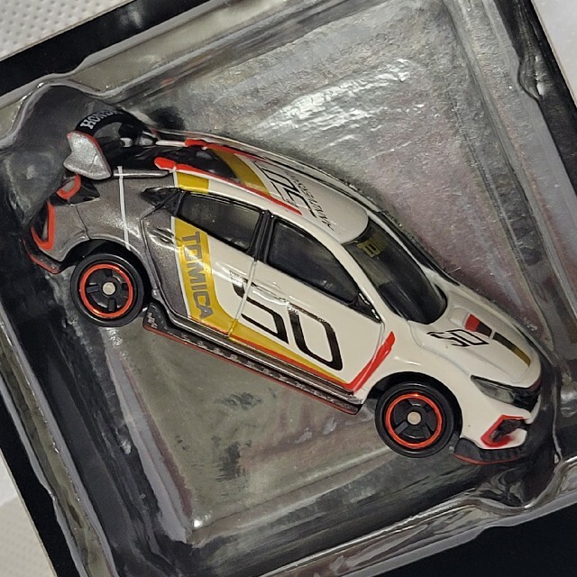 トミカシリーズ(トミカシリーズ)の【新同品】トミカ ホンダ シビック TYPE R 50周年記念仕様 エンタメ/ホビーのおもちゃ/ぬいぐるみ(ミニカー)の商品写真