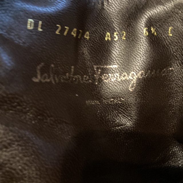 Salvatore Ferragamo(サルヴァトーレフェラガモ)のばつまる君様専用です！フェラガモ  本革　ショートブーツ　ブラウン系 レディースの靴/シューズ(ブーツ)の商品写真