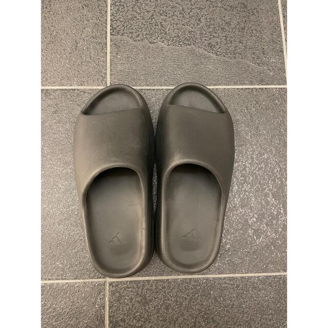 adidas(アディダス)のadidas YEEZY Slide Onyx スライド オニキス27.5 メンズの靴/シューズ(サンダル)の商品写真