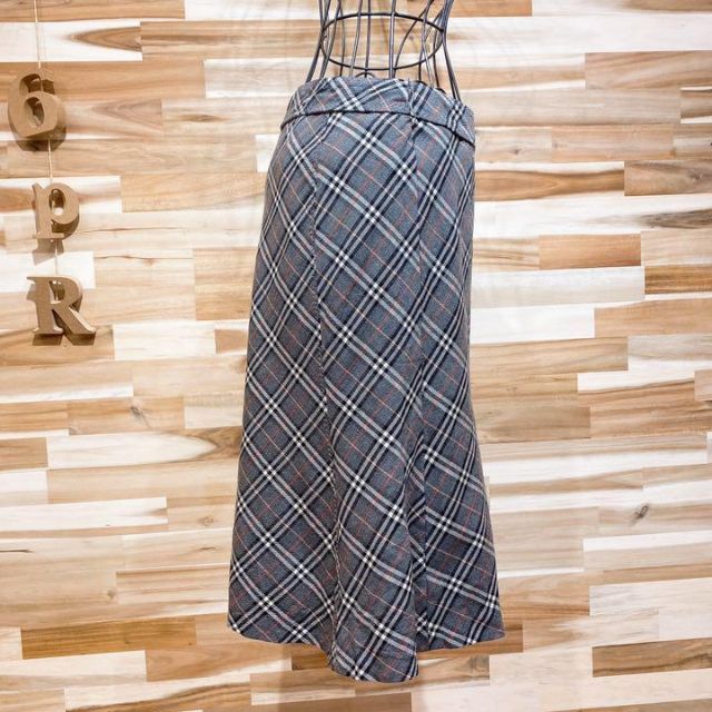 ワンピース BURBERRY 腰ベルト付ノバチェック総柄スカート グレー