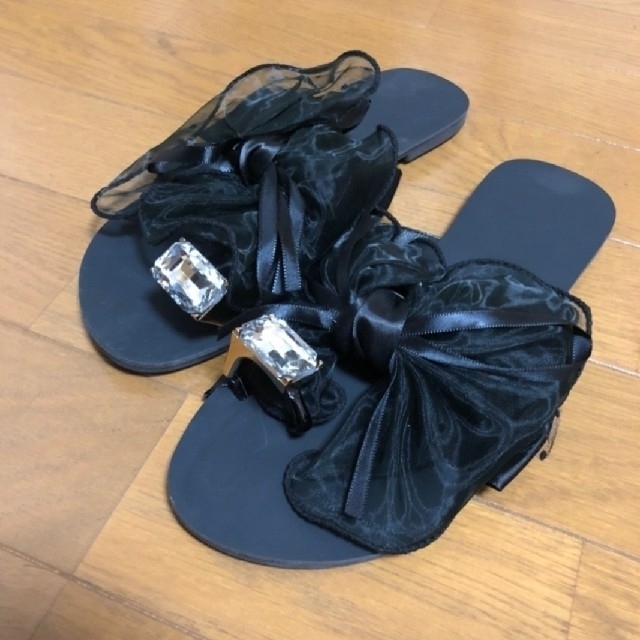 黒 サンダル レディース リボン 24.5cm 美脚 ペタンコ レディースの靴/シューズ(サンダル)の商品写真
