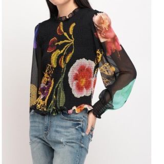 デシグアル(DESIGUAL)の新品✨タグ付き♪定価15,900円　デシグアル　上品なトップス　Sサイズ(シャツ/ブラウス(長袖/七分))