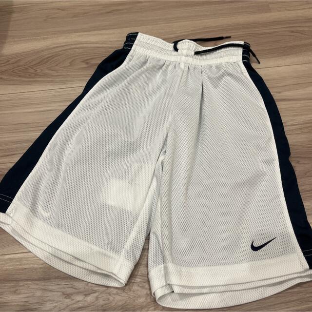 NIKE(ナイキ)のナイキ　リバーシブルハーフパンツ　130cm 140cm キッズ/ベビー/マタニティのキッズ服男の子用(90cm~)(パンツ/スパッツ)の商品写真