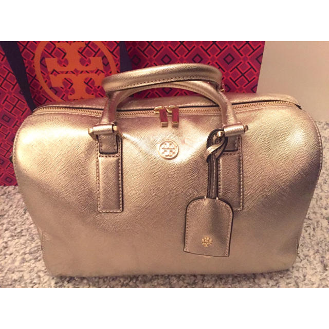 入手困難!!Tory burch☆路面店限定ロビンソンメタリックbag