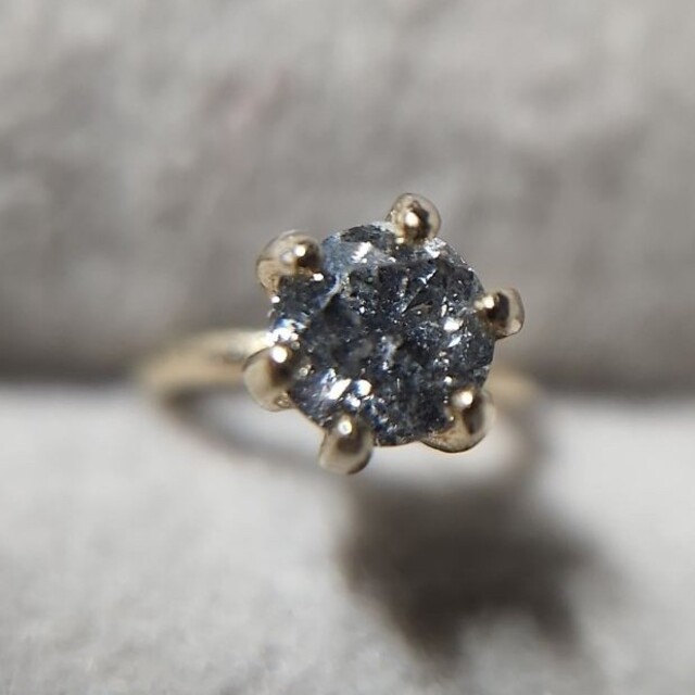 蛍光天然ダイヤモンド 0.15ct± ベビーリング レディースのアクセサリー(リング(指輪))の商品写真
