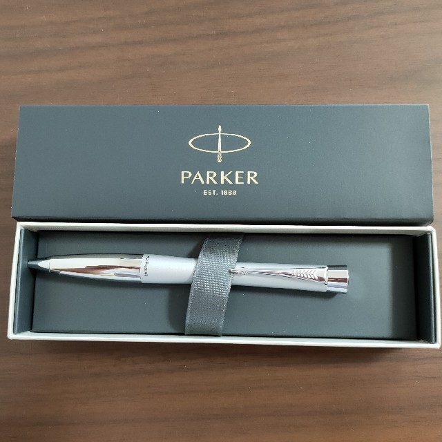 Parker(パーカー)のPARKER パーカー　ボールペン　新品・箱付き インテリア/住まい/日用品の文房具(ペン/マーカー)の商品写真