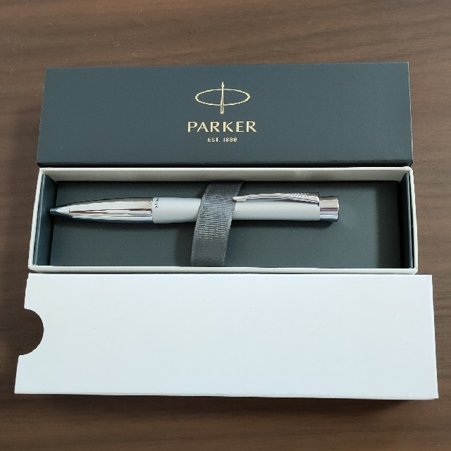 Parker(パーカー)のPARKER パーカー　ボールペン　新品・箱付き インテリア/住まい/日用品の文房具(ペン/マーカー)の商品写真