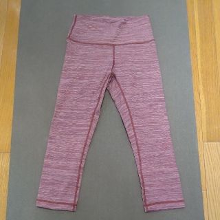 ルルレモン(lululemon)のlululemon ルルレモン レギンス サイズ6 カプリパンツ　中古(レギンス/スパッツ)