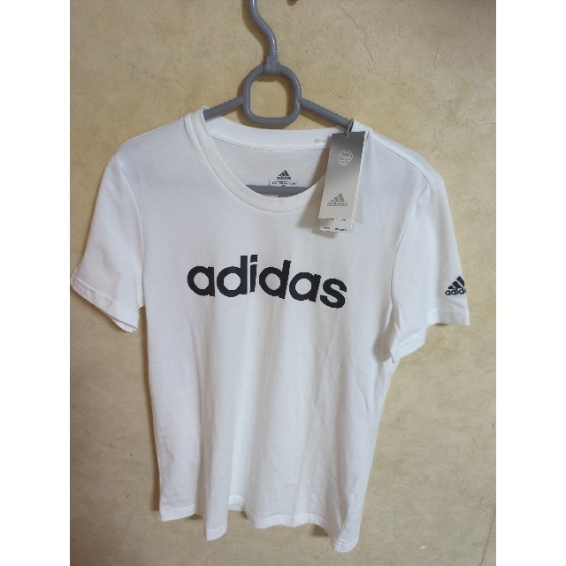 adidas(アディダス)のレディース　キッズ　トップス　Tシャツ　アディダス　白黒　袖タグ　ロゴ　新品 レディースのトップス(Tシャツ(半袖/袖なし))の商品写真