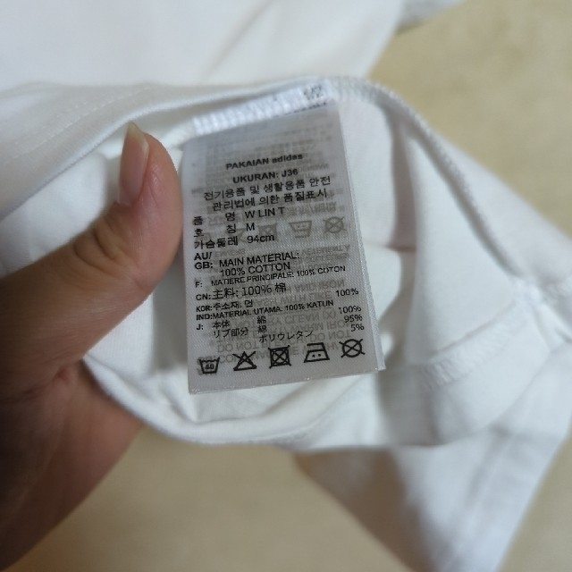 adidas(アディダス)のレディース　キッズ　トップス　Tシャツ　アディダス　白黒　袖タグ　ロゴ　新品 レディースのトップス(Tシャツ(半袖/袖なし))の商品写真