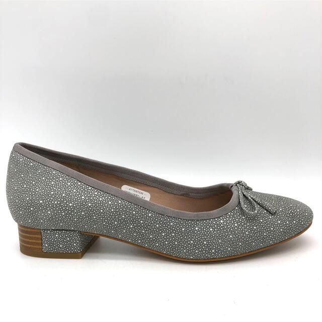 【極美品】Clarks クラークス ドット柄 リボン パンプス グレー